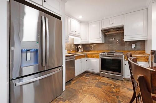 2675 Dundas Street, Vancouver, BC 