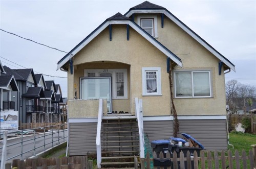 253 Boyne Street  New Westminster, BC V3M 5J7