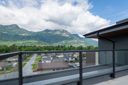 305-38013 Third Avenue, Squamish, BC 