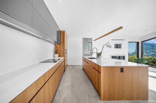 535 Craigmohr Drive, West Vancouver, BC 