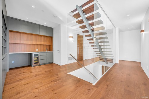 535 Craigmohr Drive, West Vancouver, BC 