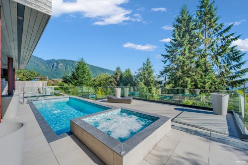 535 Craigmohr Drive, West Vancouver, BC 