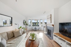 204-315 3rd Street E North Vancouver, BC V7L 1G1