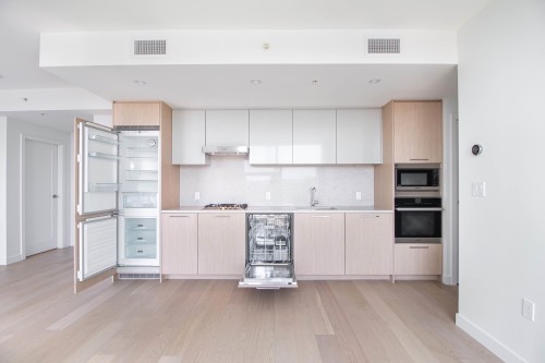 1502-3331 No. 3 Road  Richmond, BC V6X 2B6