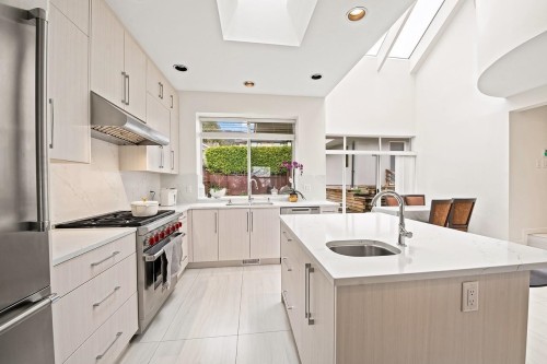 2135 Lawson Avenue, West Vancouver, BC 
