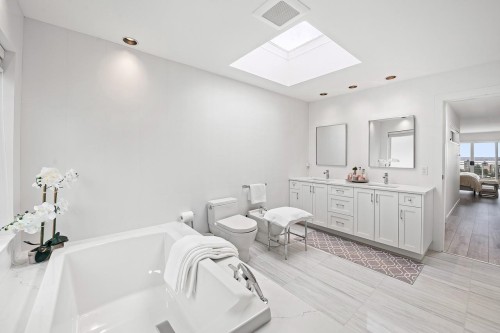 2135 Lawson Avenue, West Vancouver, BC 
