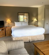 202/302-4321 Village Gate Boulevard  Whistler, BC V8E 1H3