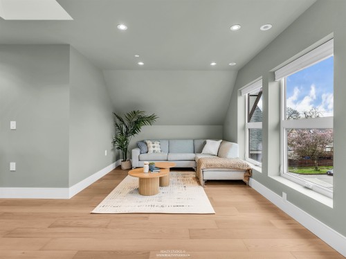 108 18Th Avenue W, Vancouver, BC 