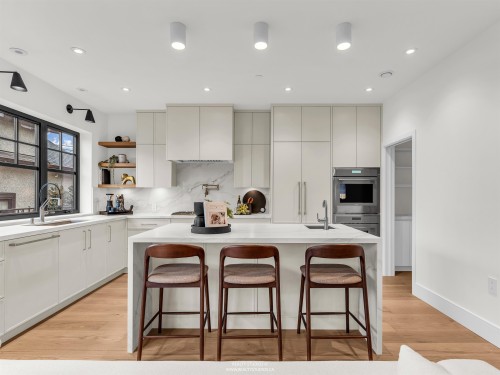 108 18Th Avenue W, Vancouver, BC 