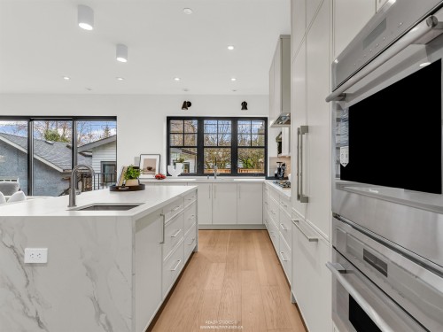 108 18Th Avenue W, Vancouver, BC 