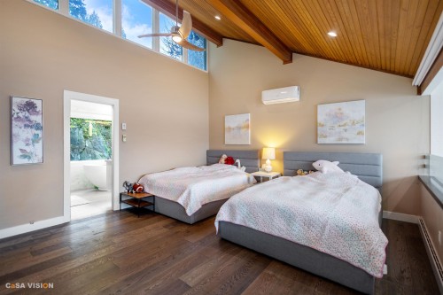 5144 Pitcairn Pl, West Vancouver, BC 