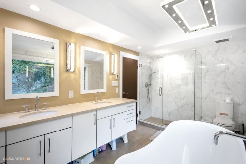 5144 Pitcairn Pl, West Vancouver, BC 