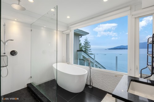 5144 Pitcairn Pl, West Vancouver, BC 