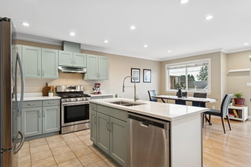 353 5Th Street E, North Vancouver, BC 