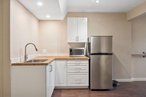 353 5Th Street E, North Vancouver, BC 