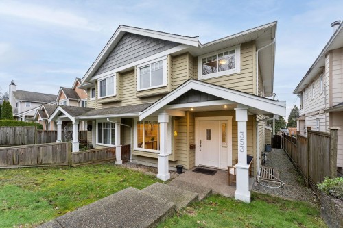 353 5Th Street E, North Vancouver, BC 
