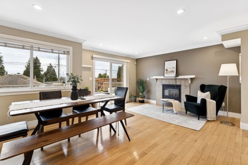 353 5Th Street E, North Vancouver, BC 