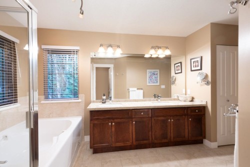 3 Maple Drive, Port Moody, BC 