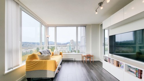 2204-3096 Windsor Gate  Coquitlam, BC V3B 0P4