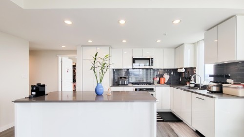 2204-3096 Windsor Gate, Coquitlam, BC 