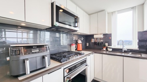 2204-3096 Windsor Gate, Coquitlam, BC 