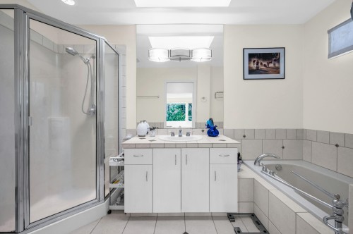 1006 Sinclair Street, West Vancouver, BC 