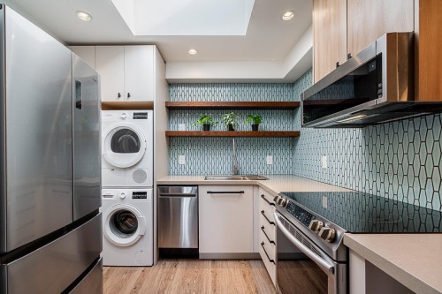 204-555 North Road  Coquitlam, BC V3J 1N8