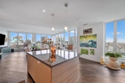 2106-989 Nelson Street  Vancouver, BC V6Z 2S1