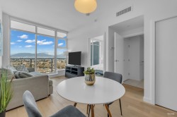 1707-4638 Gladstone Street  Vancouver, BC V5N 0G5