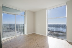 1309-3430 Kent Avenue South Avenue E Vancouver, BC V5S 0G7