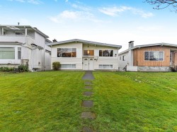 3031 16th Avenue E Vancouver, BC V5M 2M4