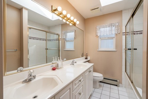 7865 16Th Avenue, Burnaby, BC 