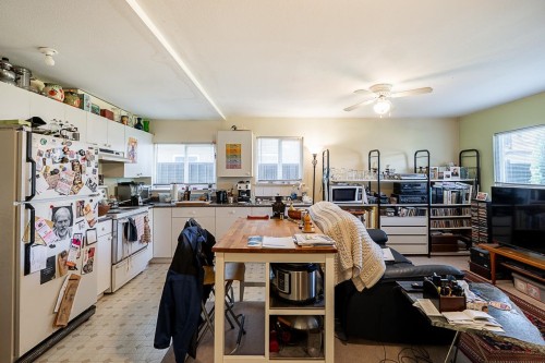 7865 16Th Avenue, Burnaby, BC 