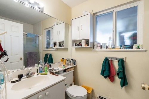 7865 16Th Avenue, Burnaby, BC 