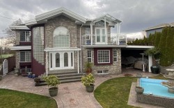 8675 Armstrong Avenue Burnaby, BC V3N 2H4