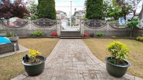 8675 Armstrong Avenue, Burnaby, BC 