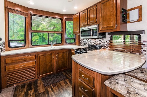 247 Tomahawk Avenue, West Vancouver, BC 