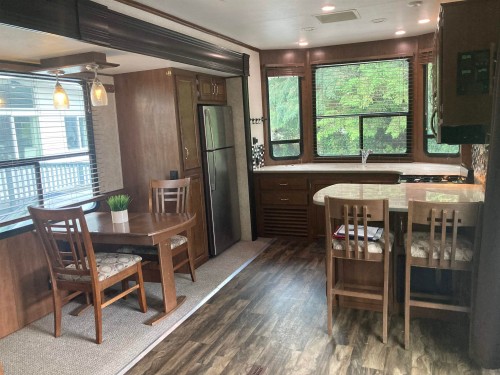 247 Tomahawk Avenue, West Vancouver, BC 