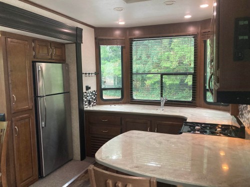 247 Tomahawk Avenue, West Vancouver, BC 