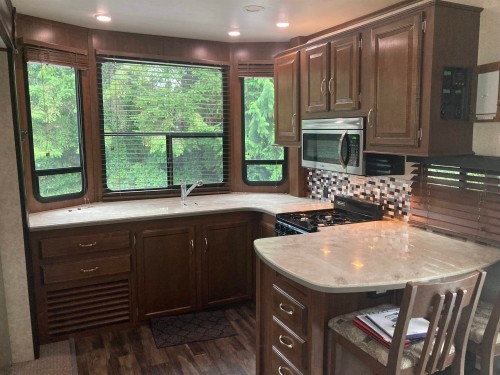 247 Tomahawk Avenue, West Vancouver, BC 