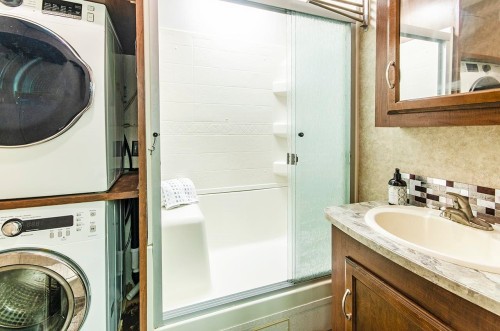 247 Tomahawk Avenue, West Vancouver, BC 