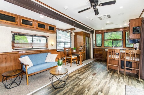 247 Tomahawk Avenue, West Vancouver, BC 