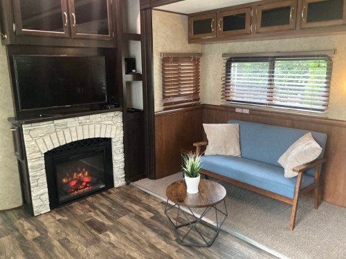 247 Tomahawk Avenue, West Vancouver, BC 