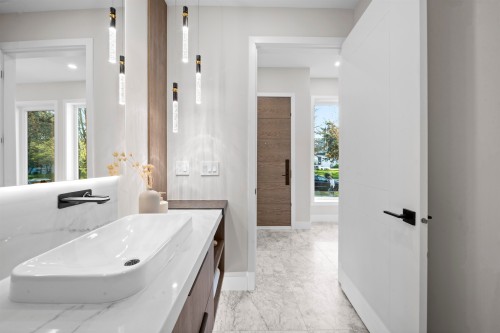 2455 10Th Avenue W, Vancouver, BC 