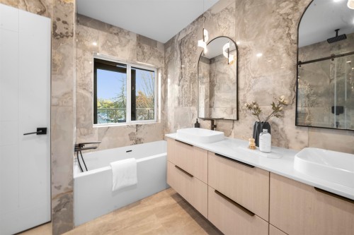 2455 10Th Avenue W, Vancouver, BC 