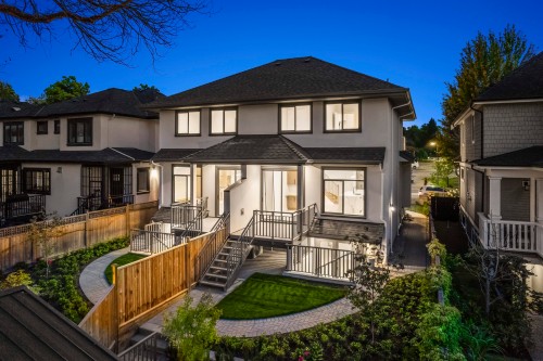 2455 10Th Avenue W, Vancouver, BC 