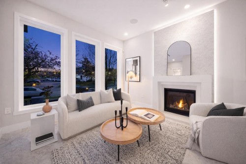 2455 10Th Avenue W, Vancouver, BC 