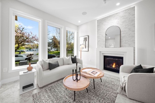 2455 10Th Avenue W, Vancouver, BC 