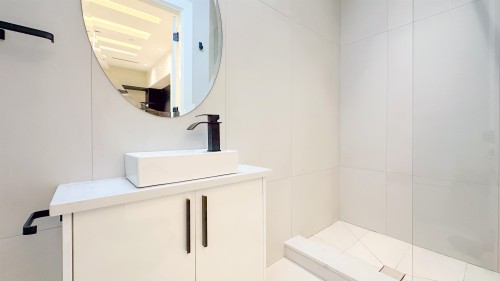 2373 7Th Avenue W, Vancouver, BC 