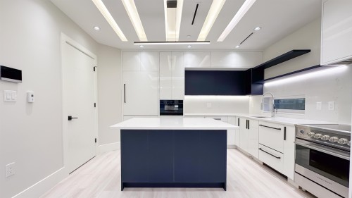 2373 7Th Avenue W, Vancouver, BC 